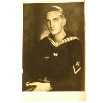 Photo portrait of the enlisted sailor of Kriegsmarine, with a patch of ordinance engineer. Espenlaub militaria